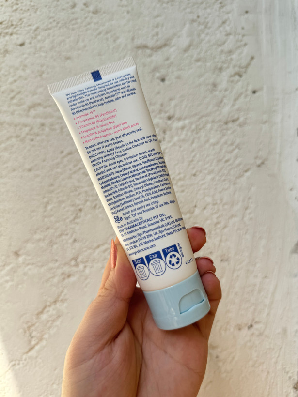 کرم مرطوبکننده آرامشبخش کیوی QV Face Ultra Calming Moisturiser 75g