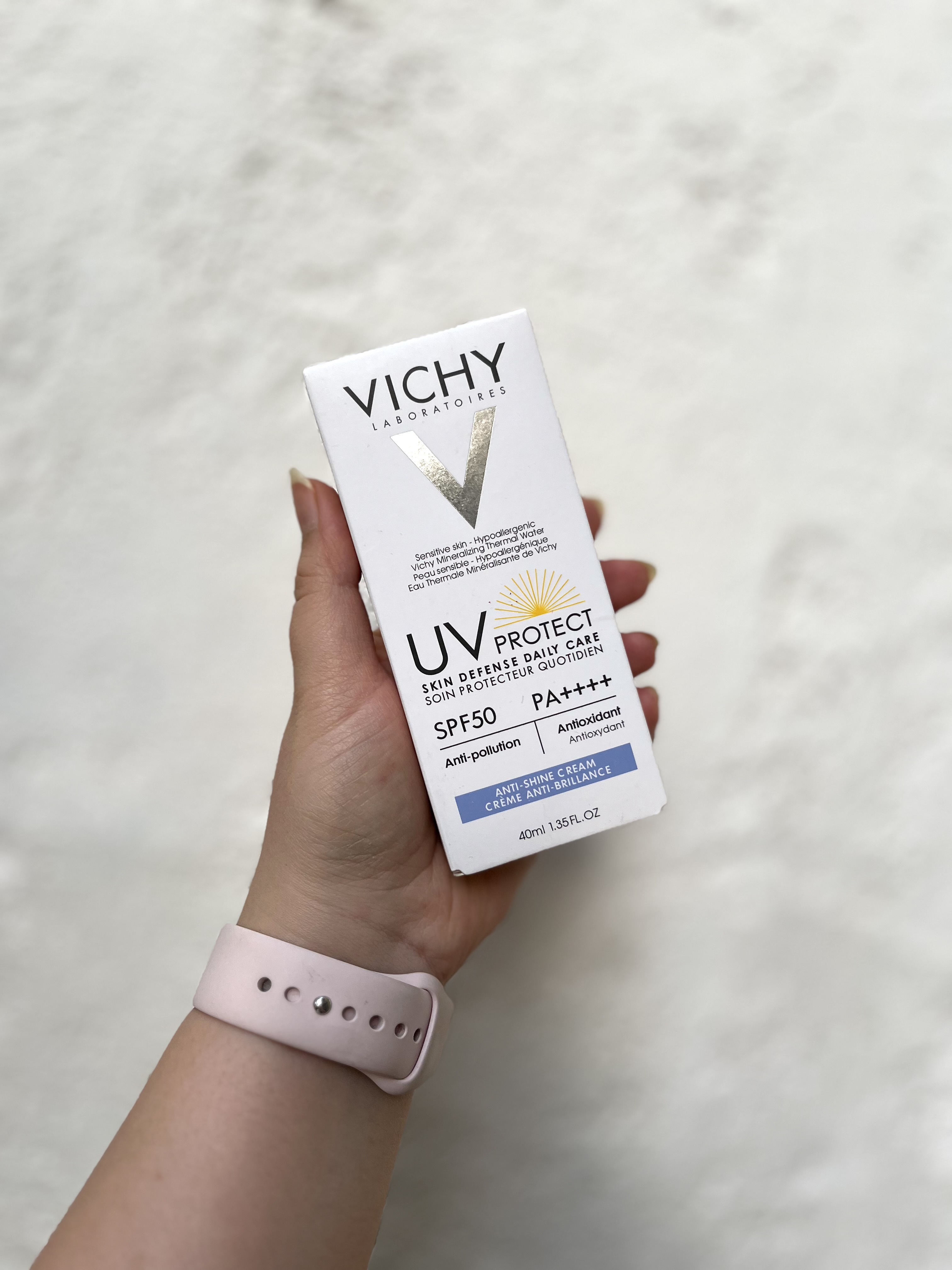 کرم ضد آفتاب بدون رنگ ویشی SPF 50 مدل Anti Shine مناسب پوستهای چرب و مختلط حجم 40 میل